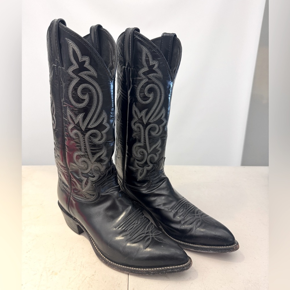 Men’s vintage Justin boots size 8.5 D.